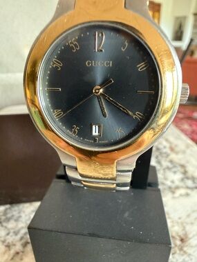 Gucci Men’s Two-Tone Gold & Silver Stainless Steel Watch with Black Dial. 8900 M
